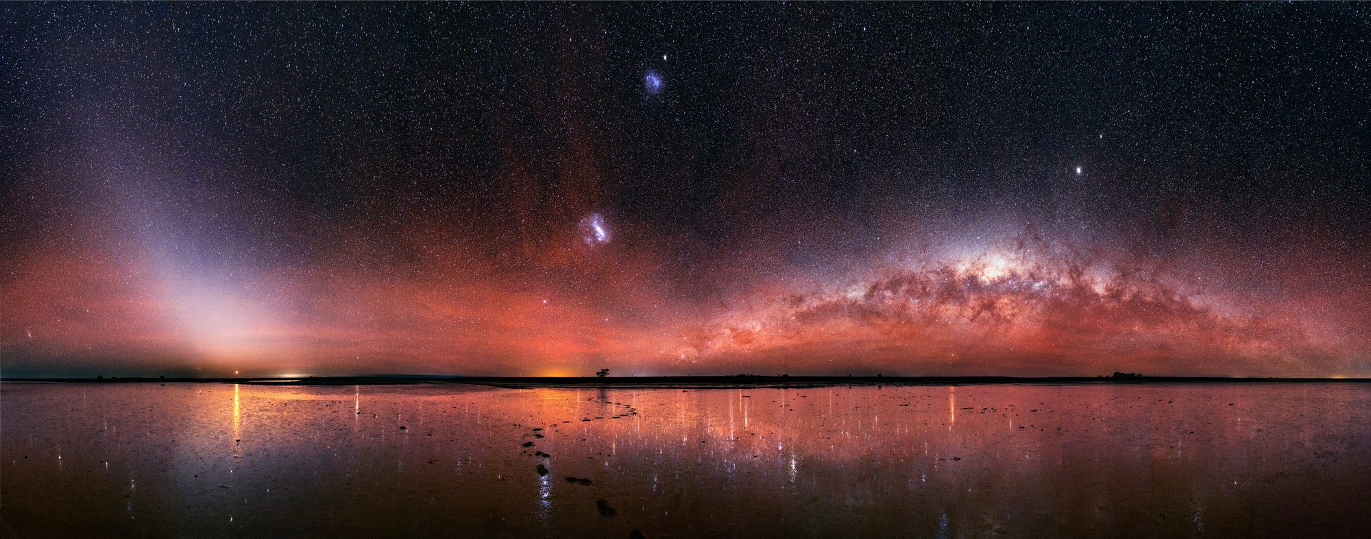 Red Airglow above Lake Tyrrell